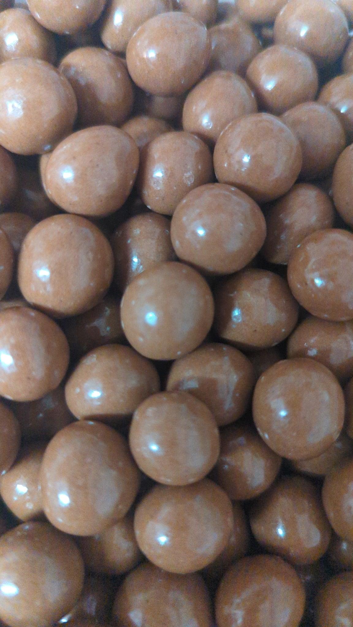 Milk Chocolate Hazelnuts per 100g BBE:aug25